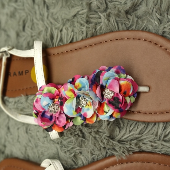 💕Floral Rampage🦋Flat Shoes - Picture 2 of 7